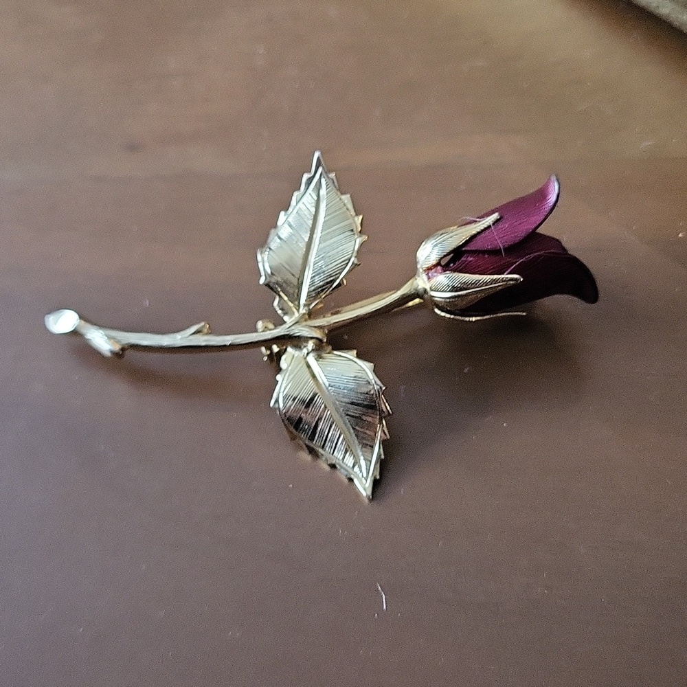 GIOVANNI vintage Elegant Gold and  Rose Brooch